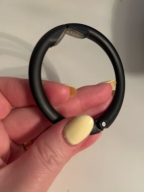 Clipa Handbag hanger- matte Black Silicone grip/ barely used!